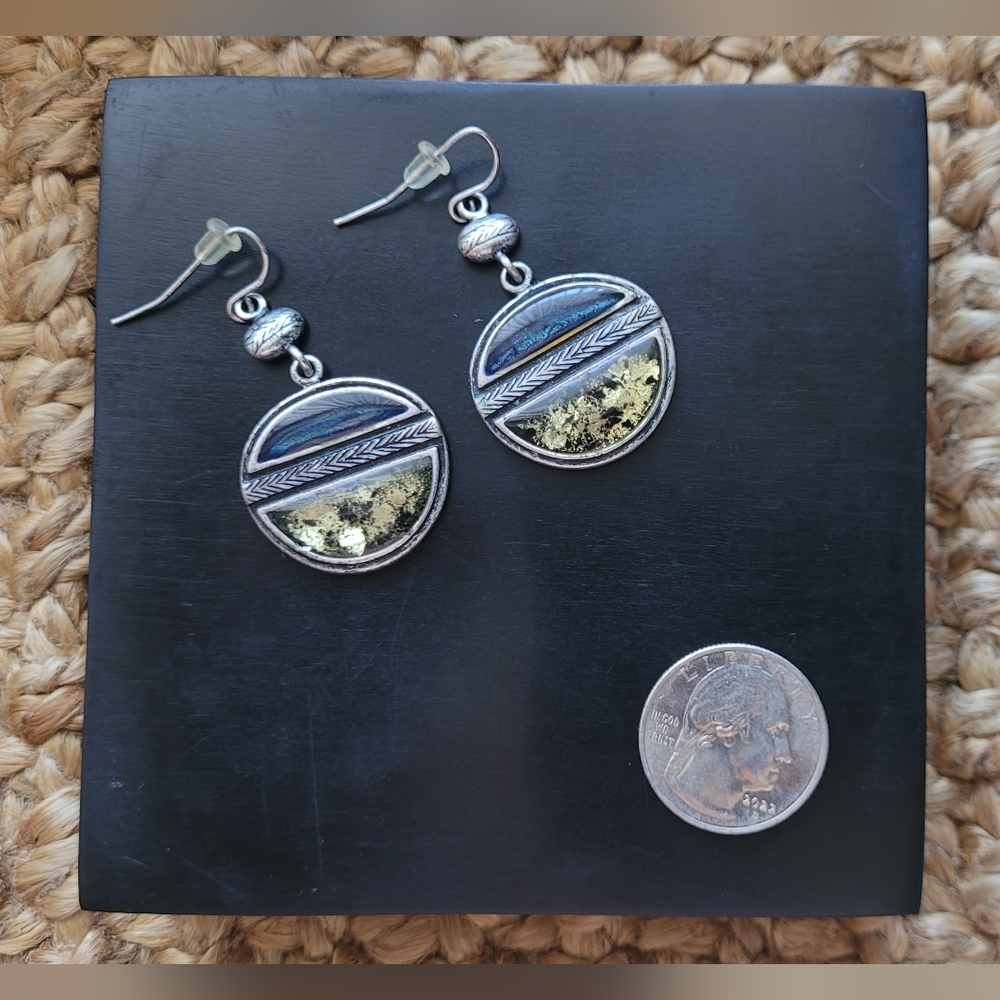 Vtg Silver Toned Dangle Earrings with Peridot Green and Peacock Blue
